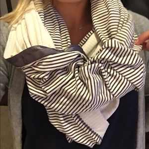 LULULEMON Vinyasa Scarf black and white